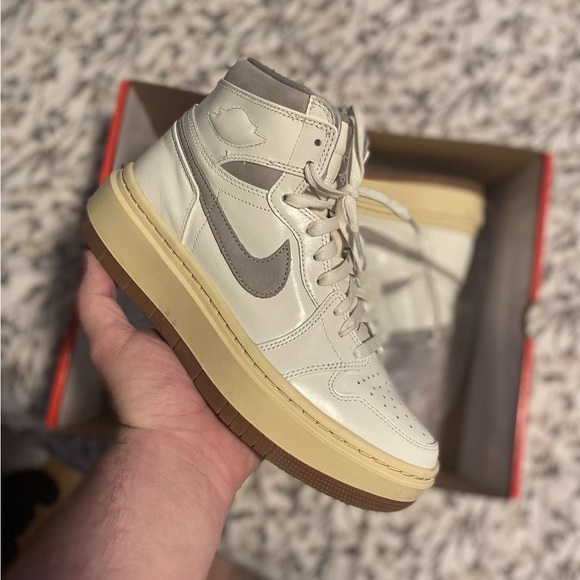 WOMENS NIKE AIR JORDAN 1 HIGH ELEVATE - Picture 1 of 5
